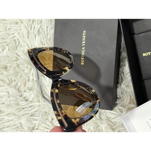 BOTTEGA VENETA brown & beige tortoise Cat-Eye Sunglasses - Picture 2 of 6